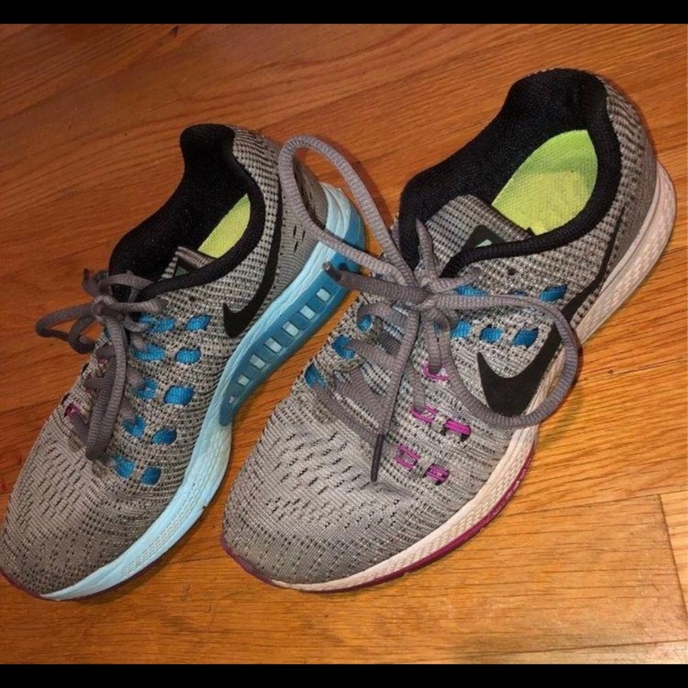 Size 8 Womens Nike Sneakers